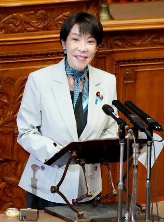 参院本会議で答弁する高市首相＝８日午前