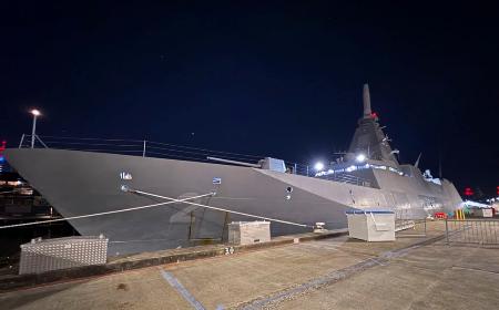 オーストラリア・シドニーで停泊する海上自衛隊の最新鋭護衛艦「FFM」(もがみ型)=6日(共同)