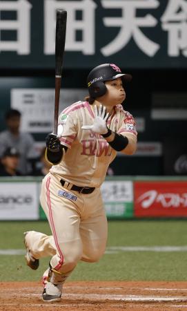 ９回ソフトバンク２死二塁、谷川原が右翼線にサヨナラ二塁打を放つ＝みずほペイペイドーム