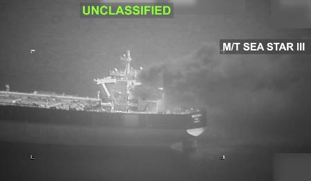 ８日、米中央軍がＸ（旧ツイッター）に投稿したイラン船籍の石油タンカーに攻撃する映像