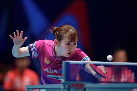 女子準決勝のドイツ戦でプレーする早田ひな=ロンドン(AP=共同)