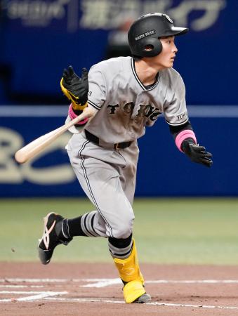 ６回巨人２死二、三塁、浦田が右中間に逆転の２点三塁打を放つ＝バンテリンドーム