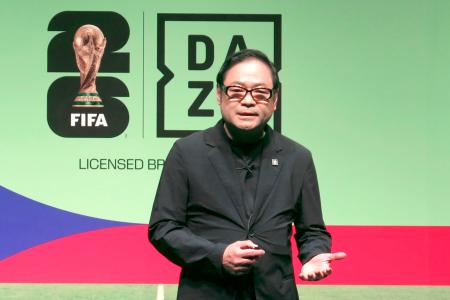記者会見するＤＡＺＮの日本法人の笹本裕ＣＥＯ＝１１日、東京都内