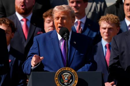 　１１日、米ホワイトハウスで話すトランプ大統領（ＡＰ＝共同）