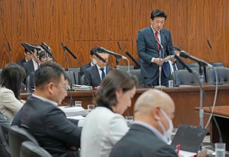 参院内閣委で答弁する木原官房長官（右奥）＝１２日午前