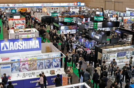 開幕した国内最大級の模型見本市「第64回静岡ホビーショー」=13日午前、静岡市