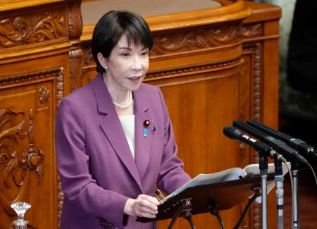 参院本会議で答弁する高市首相=13日午前