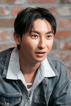 「米国で暮らして、他人の意見を気にしすぎなくていいんだ、と気づけた」と語る與真司郎