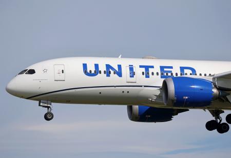 米ユナイテッド航空機＝４月、スペイン・バルセロナ（ゲッティ＝共同）