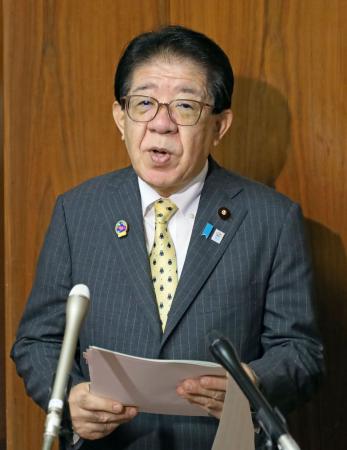 記者会見する金子国交相＝１５日午前、国会