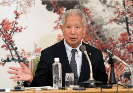 皇族数確保策に関する全体会議終了後、記者会見する森衆院議長＝１５日午後、衆院議長公邸