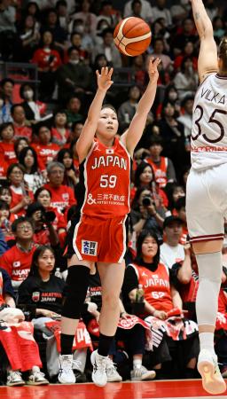 日本―ラトビア　第２クオーター、シュートを決める星＝横浜ＢＵＮＴＡＩ