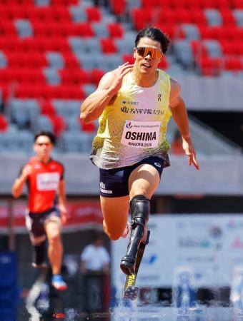 男子１００メートル（義足・機能障害Ｔ６４）　１１秒１１で優勝した大島健吾。自身のアジア記録を更新した＝パロマ瑞穂スタジアム