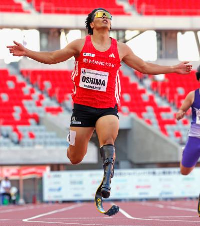 男子２００メートル（義足・機能障害Ｔ６４）　２２秒７６のアジア新で優勝した大島健吾＝パロマ瑞穂スタジアム