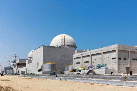 ＵＡＥ西部に建設された原発（国営首長国通信提供、ＡＰ＝共同）