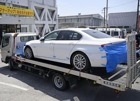 栃木県上三川町の強盗殺人事件で、犯行に使われたとみられる車=16日、栃木県警下野署