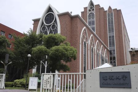 大阪府東大阪市の近畿大＝２０２１年６月