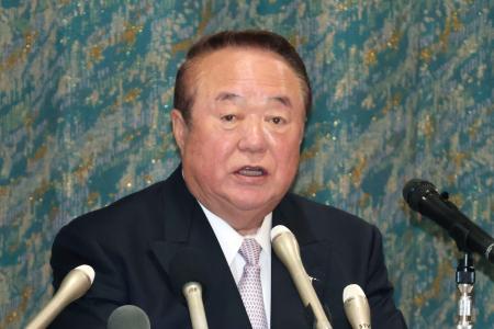 　記者会見する「ばんえい競馬の未来を考える会」の小森唯永代表＝１８日午後、北海道帯広市