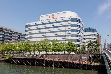 ＬＩＸＩＬ（リクシル）の本社ビル＝東京都江東区