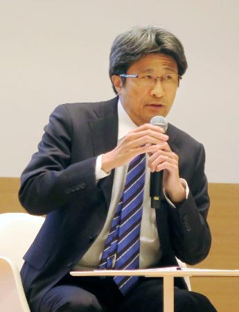 記者会見するみずほフィナンシャルグループの木原正裕社長=19日午後、東京都内