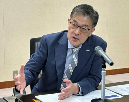 取材に応じるパナソニックHDの楠見雄規社長=20日午前、大阪府内