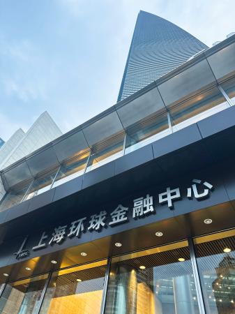 邦人切りつけ事件が起きた商業ビル「上海環球金融中心」＝１９日、中国・上海（共同）