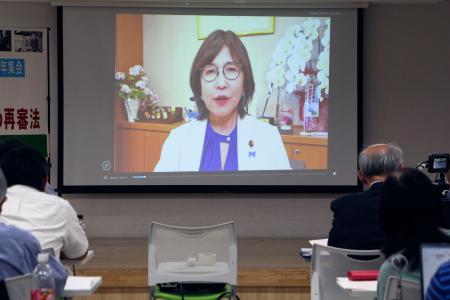 再審制度の見直しを目指す市民団体の集会に寄せられた自民党の稲田元防衛相のビデオメッセージ＝２０日午後、東京都文京区