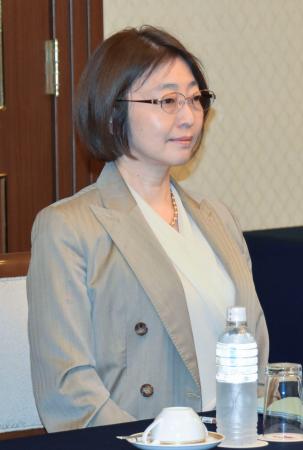 福岡市での講演に臨む日銀の小枝淳子審議委員＝２１日午前