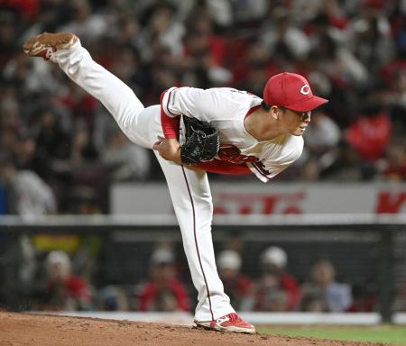 ６回１失点で今季初勝利を挙げた広島・玉村＝マツダ