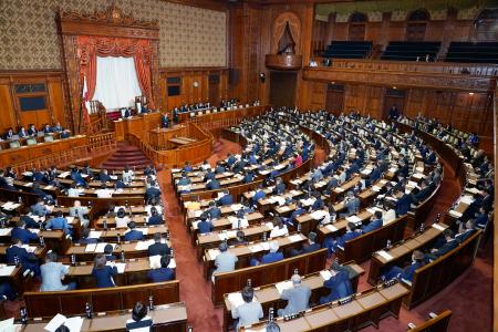 防災庁設置関連法案が審議入りした参院本会議＝２２日午前