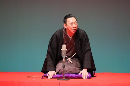 敗者復活選で１位になった春風亭朝枝さん＝東京都中野区
