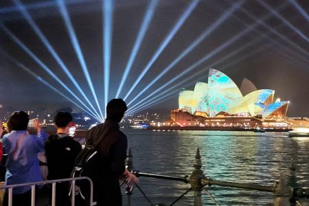 光と音楽の祭典「ビビッド・シドニー」で、プロジェクションマッピングが映し出されたオペラハウス＝２２日、オーストラリア・シドニー（共同）