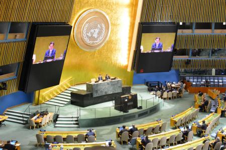 ２２日、ニューヨークの国連本部で開かれたＮＰＴ再検討会議の全体会合（共同）