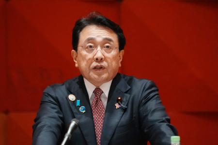ＡＰＥＣ貿易相会合を終え、記者会見する赤沢経産相＝２３日、中国江蘇省蘇州市（共同）
