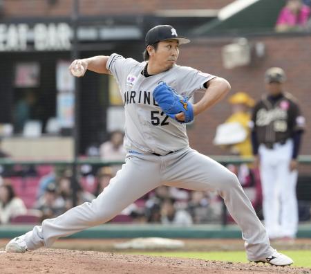 ８回に登板し、今季初勝利を挙げたロッテ・益田＝楽天モバイルパーク