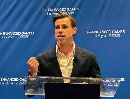 記者会見する「エンハンスト・ゲームズ」のマーティン・マキシミリアンCEO=23日、米ラスベガス(共同)