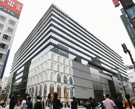 東京・銀座の商業施設「ＧＩＮＺＡ　ＳＩＸ」＝２０１７年