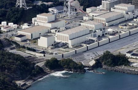 宮城県の東北電力女川原発。手前が２号機＝２０２４年１０月
