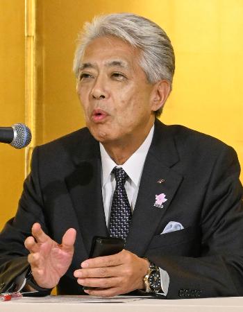 関西経済連合会の副会長に就任し、記者会見する京セラの山口悟郎会長＝２５日午後、大阪市