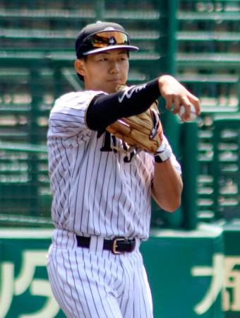 交流戦を前に練習する阪神・立石＝甲子園