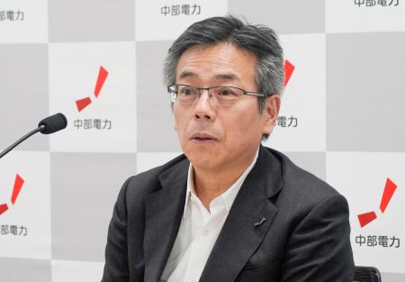 記者会見する中部電力の林欣吾社長＝２６日午後、名古屋市