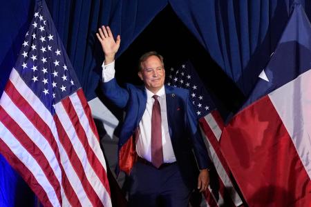 ２６日、米テキサス州での共和党予備選で勝利を確実にしたパクストン州司法長官（ＡＰ＝共同）