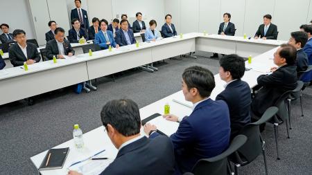 国会で開かれた社会保障国民会議の実務者会議＝２７日午後