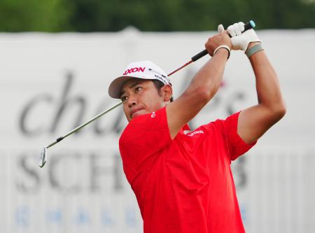 第１ラウンド、１３番でティーショットを放つ松山英樹。４アンダーで１９位＝コロニアルＣＣ（共同）