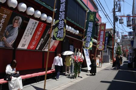 　篠原演芸場＝東京都北区