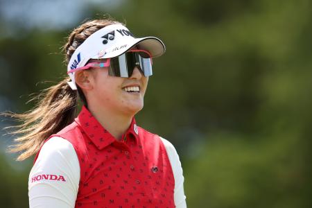 ショップライトLPGA最終ラウンド、8番ティーで笑顔を見せる岩井千怜=5月31日、ニュージャージー州ギャロウェー(ゲッティ=共同)