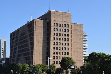 徳島県庁＝２０２０年１０月、徳島市万代町１丁目１番地