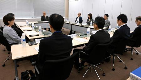 衆院選挙区画定審議会が開いた、衆院小選挙区の区割り見直しに関する初会合=3日午前、東京・霞が関