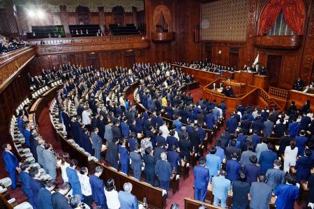 食糧法改正案を可決した衆院本会議＝３日午後