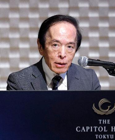 共同通信きさらぎ会で講演する日銀の植田総裁＝３日午後、東京都千代田区